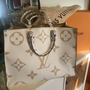 Louis Vuitton Limited Edition Giant On the Go Handbag